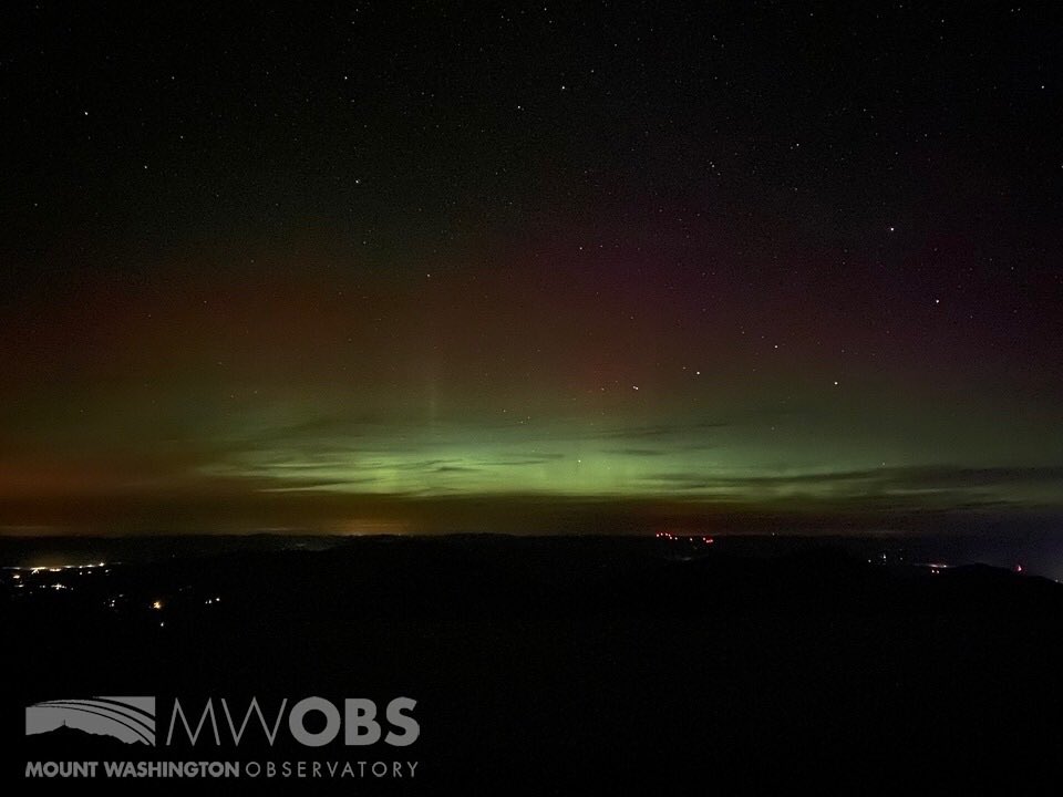 MWObs's tweet photo. Around 12 AM this morning, the summit crew  
got a chance to view the Northern Lights for a while. For this shift currently on duty, it was everyone's first time viewing them in person. #aurbo #auroraborealis #northernlights #solarstorm #lightpillars #northpole #whitemountains https://t.co/48EKsTHon8