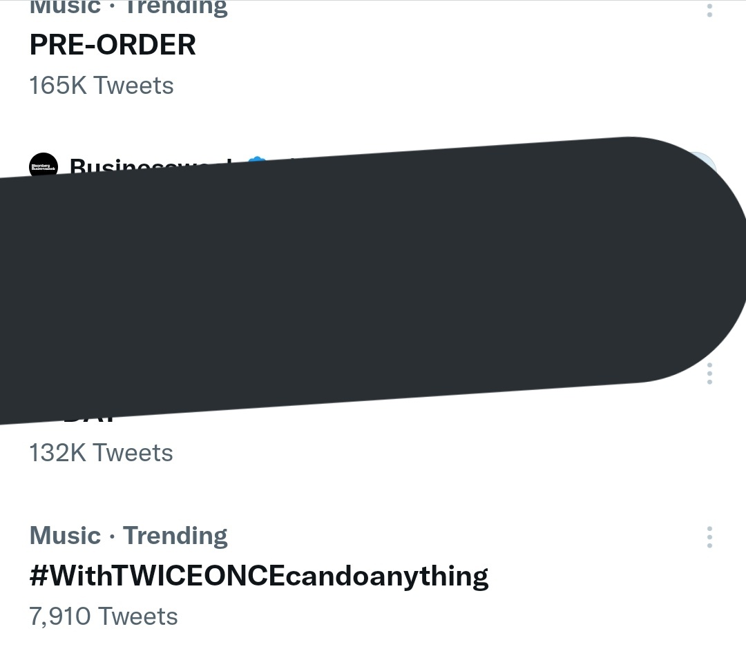 minasharonmeow's tweet photo. if you wanna know whats currently happening in twiceland just look at whats trending 😭

from 🥳 -> 🤨 -> 😡 - > 🥲 -> 🥰😭💕 and back to 😠

TWICE BEST GIRLS
Sold-out
Twiceshop
Pre-order
#WithTWICEONCEcandoanything https://t.co/6aKFyFS1ql