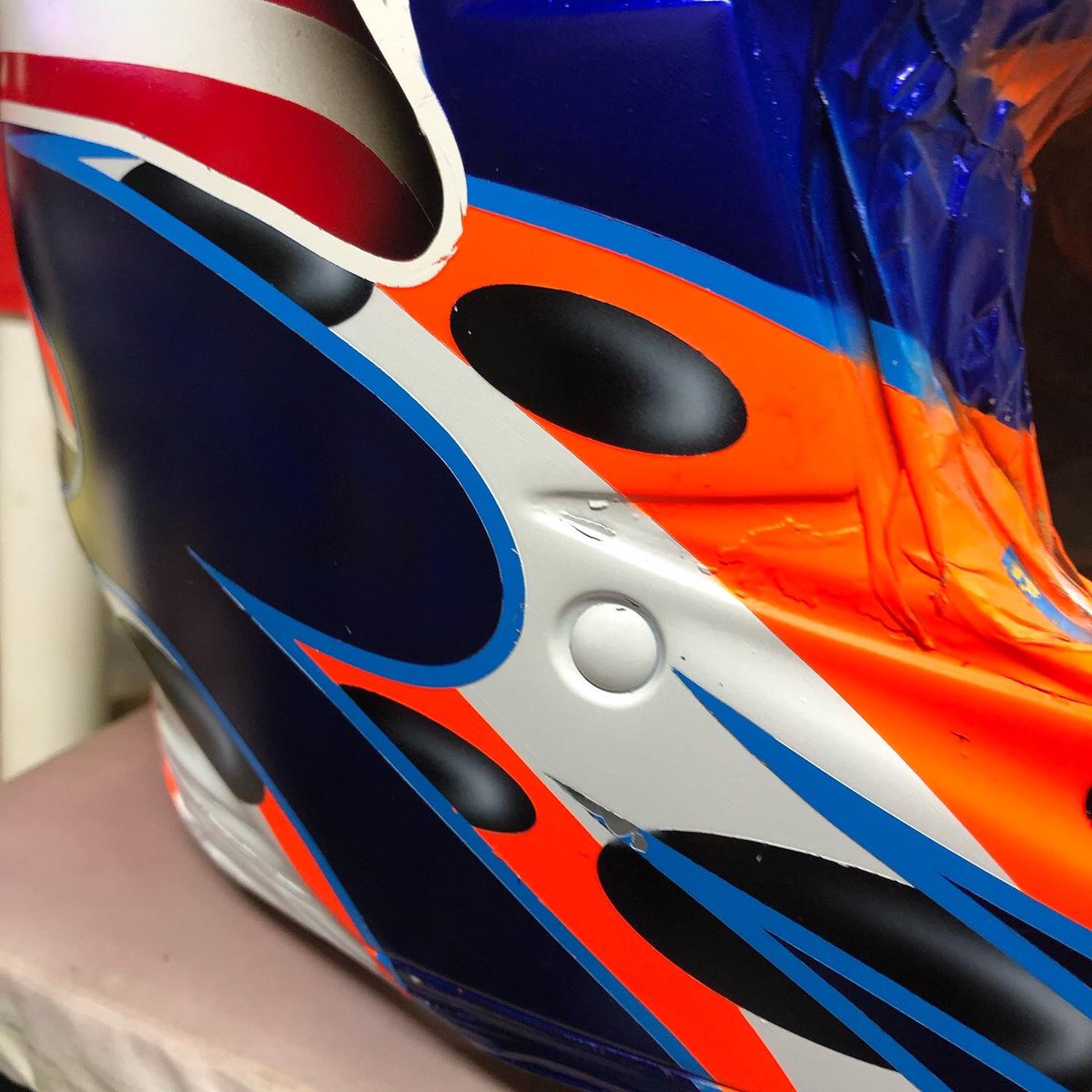 pmyama21's tweet photo. 以前TLDのヘルメットで作ったデザインのをmoto9でも同じデザイン😊
#paintmagicyama
#ペイントマジックヤマ
#ヘルメットペイント
#bellヘルメット
#moto9flex
#jeremymcgrath https://t.co/DAkf4OPTk5