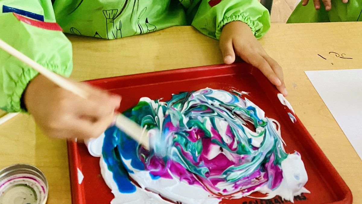 Karenjung20's tweet photo. Today, I was finally brave enough to do shaving foam process art with 4 year olds for their color exploration unit. They loved it! :) #colorexploration #colormixing #elementaryarted @KIS_SeoulCampus @kispride https://t.co/2hJkoSboOM