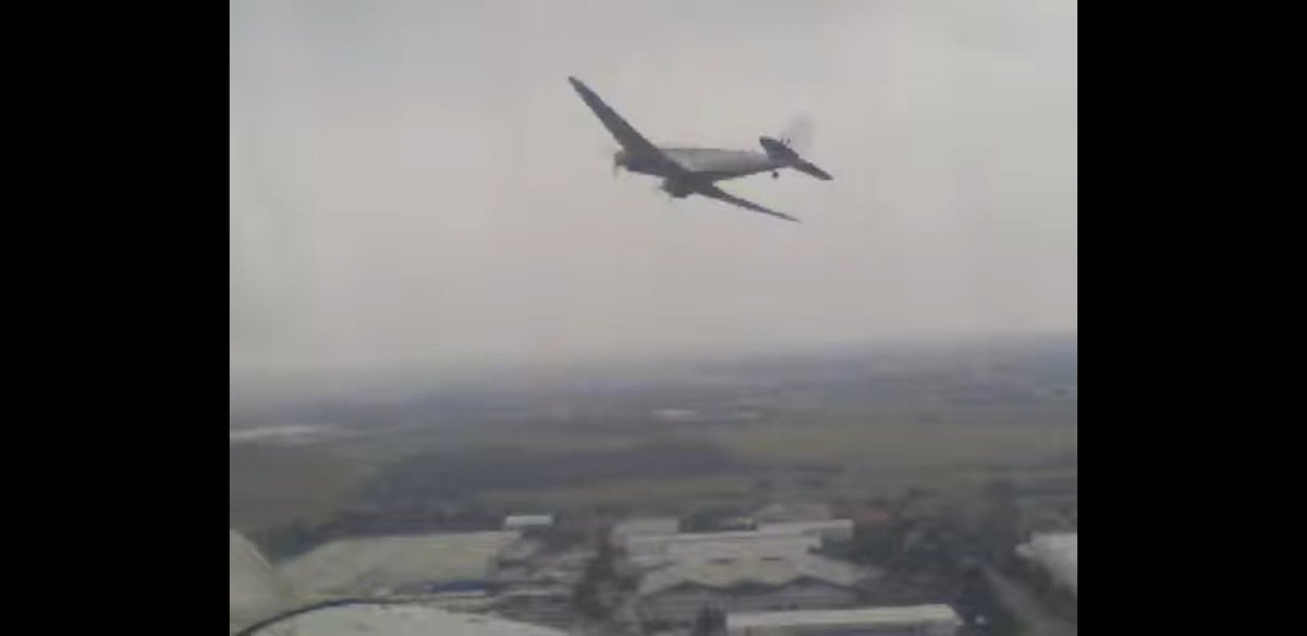 DavidNe43096753's tweet photo. 2007...twin ship dakota formation heading back from the RAF Fairford airshow.Great days flying with #airatlantique 's #classicflight
So miss these days.
@CcibChris
@penandpaper1989
@SketchLisa
Apologies for the picture quality! https://t.co/BwwSnLCmJl