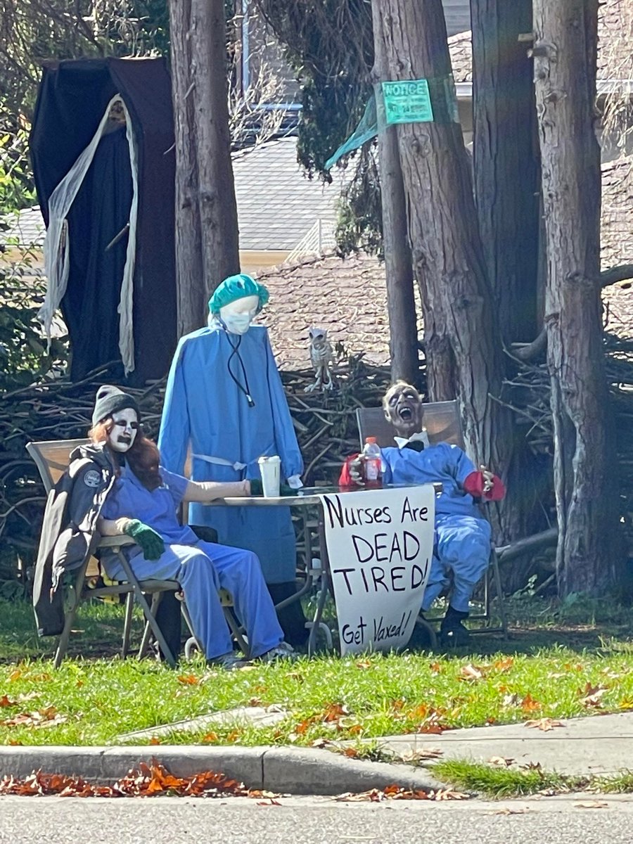 GreaterfoolVan's tweet photo. From r/Vancouver  'Nurses are Dead Tired. Get Vaxed' #kerrisdale #Covid19BC
https://t.co/yGEm3oaqCa https://t.co/qgBVljxMRz
