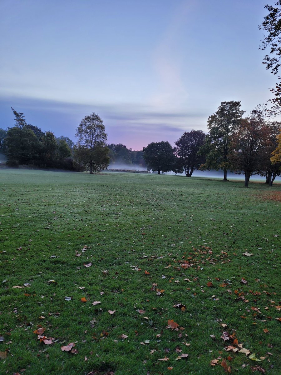 Loving my early morning walks around Cirencester. Sunrise on Day 2 of AHP's race around Glos Hospitals for AHP Day #RaceAroundGlosHospitals #GlosAHPs #AHPsDay 
Go Team 6
