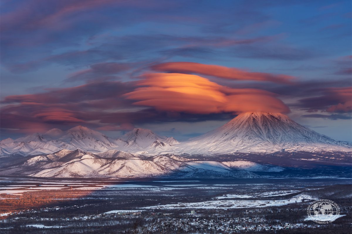 Лентикулярные облака, гора Ренье, Вашингтон