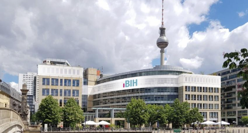 Mit Genom-Sequenzierung will das Berlin Institute of Health (@berlinnovation) COVID-19 Hochrisikopatienten identifizieren und Therapien entwickeln. Dabei setzen die Wissenschaftler auf eine HPC-Lösung von <a href="/DellTechDE/">Dell Technologies Deutschland</a>. bit.ly/3Byc2r1 #Iwork4Dell