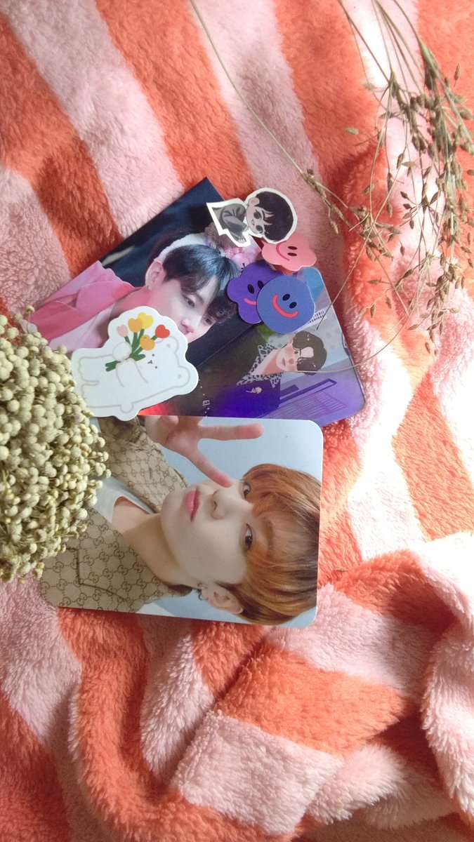 _nxvea's tweet photo. น่ารักมากๆครับ ของแถมก็น่ารักด้วย ขอบคุณสำหรับของแถมคั๊บ 💜👑#mu_rv https://t.co/QwDS3mrkWV