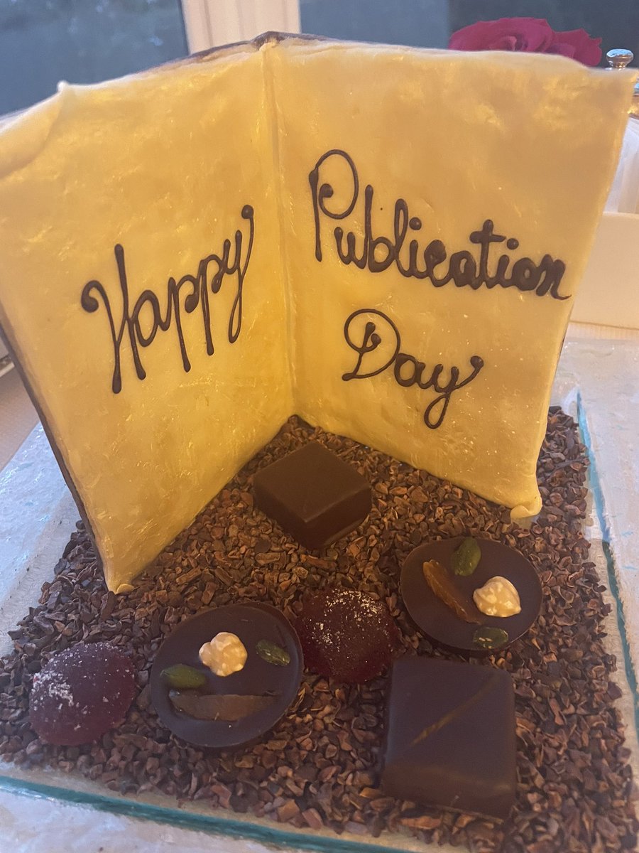 Woke up to a chocolate book, which I think you’ll agree is a very nice way to wake up ❤️🎄🐷