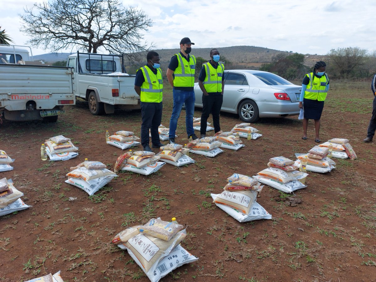 EswatiniProbase's tweet photo. Last week Friday, PB Eswatini visited 3 inkhundlas, namely, Matsanjeni/Somntongo,  Shiselweni I and Maseyisini. This visitation is/was part of the company's ongoing CSR initiative.120 families benefitted from this exercise.
#PBEswatini
#CSR21
#BetterRoads
#BetterLife https://t.co/JOe7bQjcBm