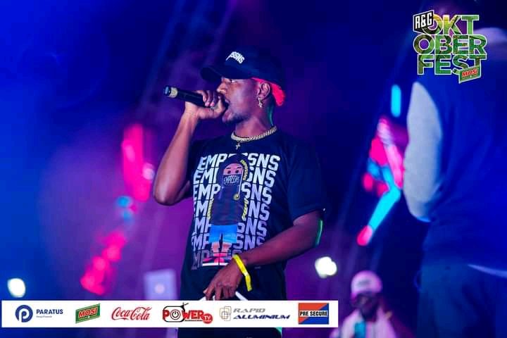 JEMAX_Jemudaeh's tweet photo. Big Hommie Shi Chabota @Chefy187 brought me out on his set at the @RandGzambia Octoberfest this past weekend. Great experience, Sancho for the support kwaliwama Uku Zoona. https://t.co/JYWz2EujYb