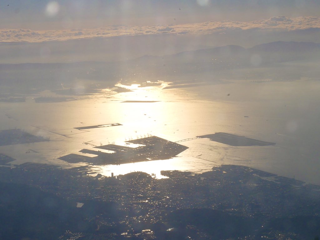yossyB6's tweet photo. 輝く神戸空港
というよりはむしろポートアイランドだな
#ana
#flyana
#nh412
#ja131a
#ソラマニ_マドカラ
#ポートアイランド
#ukb
#神戸空港 https://t.co/uGlNF7TlnU