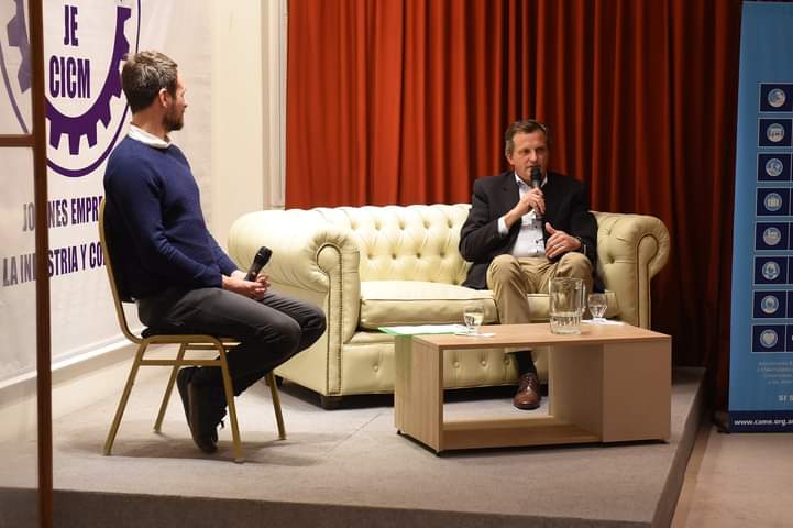 El 6 de octubre pasado se realizó el #LaMatanzaEmprende y la entrega de premios a los jóvenes empresarios locales de <a href="/cicmje/">jecicm</a>.
El pte de #JEFEBA, <a href="/ReanoSebastian/">Seba</a>, estuvo presentando la entrevista a Antonio Oblak, vicepte de Oblak Hnos. quien expuso su experiencia empresarial.