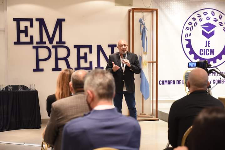 Estuvieron presentes autoridades de la cámara local, <a href="/cicmsocial/">CICM</a>, autoridades municipales y dirigentes del sector y la referente de JEFEBA y presidenta de JECIM, <a href="/stefimogno/">stefania mogno</a>.