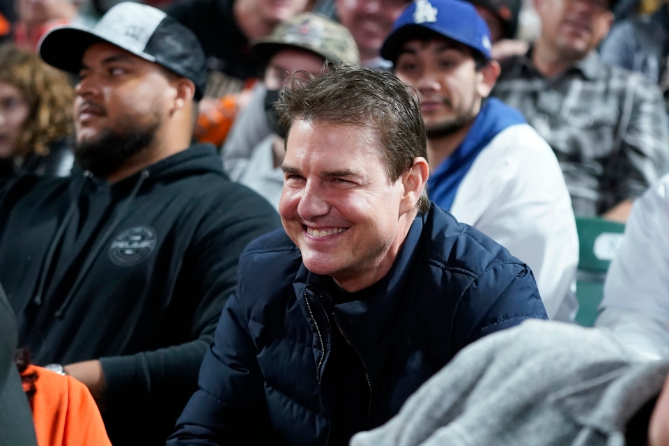 uvideofx's tweet photo. Tom Cruise, looks totally unrecognizable on an outing in San Francisco this week.
#photo #photooftheday #vip #love #instagood #movie #Hollywood #like4like #followme #picoftheday #hashtag10 #instadaily #fun #follow #Repost #fans #street #Smile #love #eye #actor #actorslife https://t.co/Tv19iRaNXU