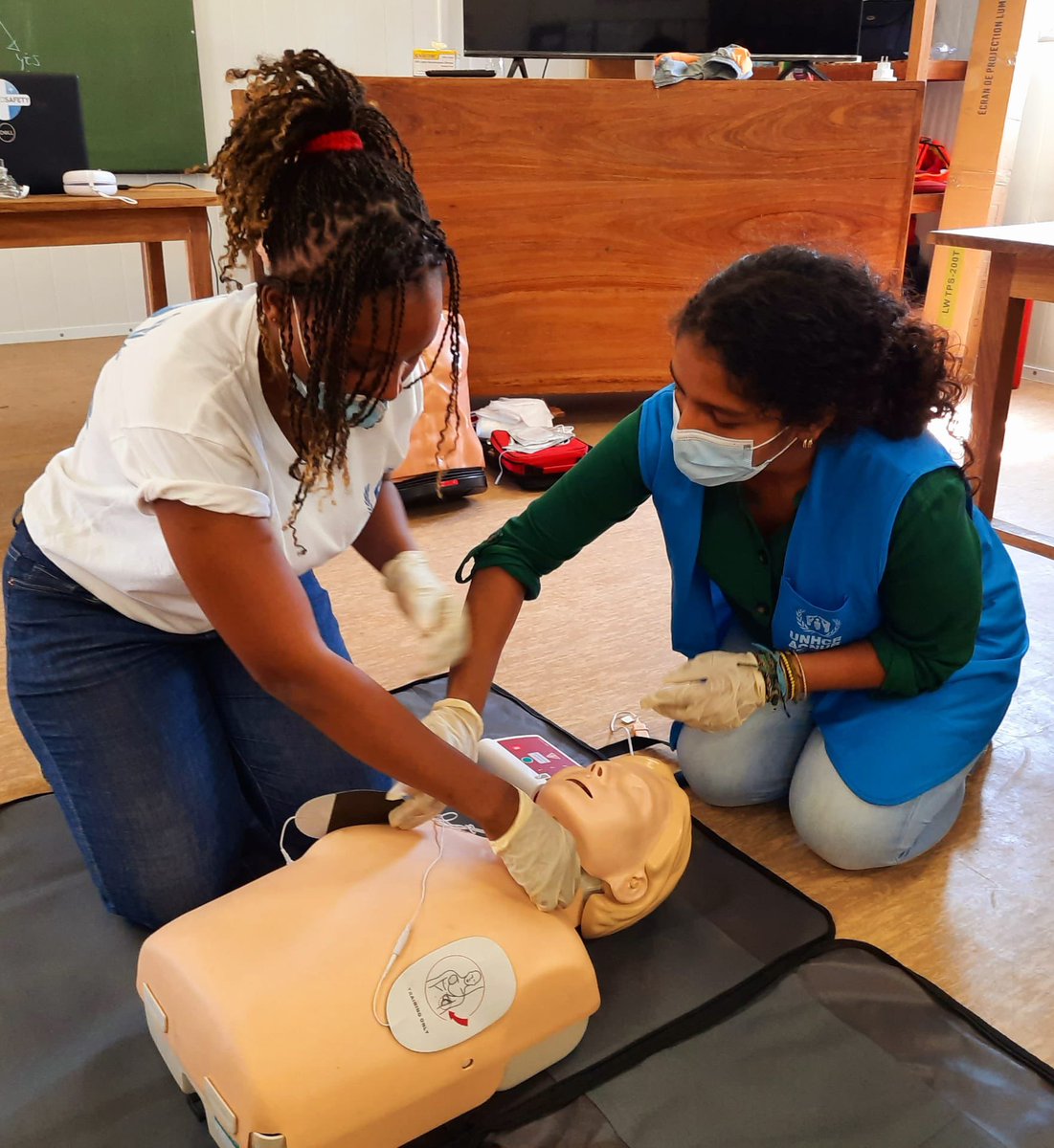 LoureiroMag's tweet photo. 🚨#HappeningNow! In📍Cabo Delgado @Refugees team is learning First Aid Basics🩹🩺 to ensure we are ready to respond to any emergencies in the field #EmergencyFirstResponse👩🏽🚒⛑🚑 https://t.co/rHNRAUhU2x