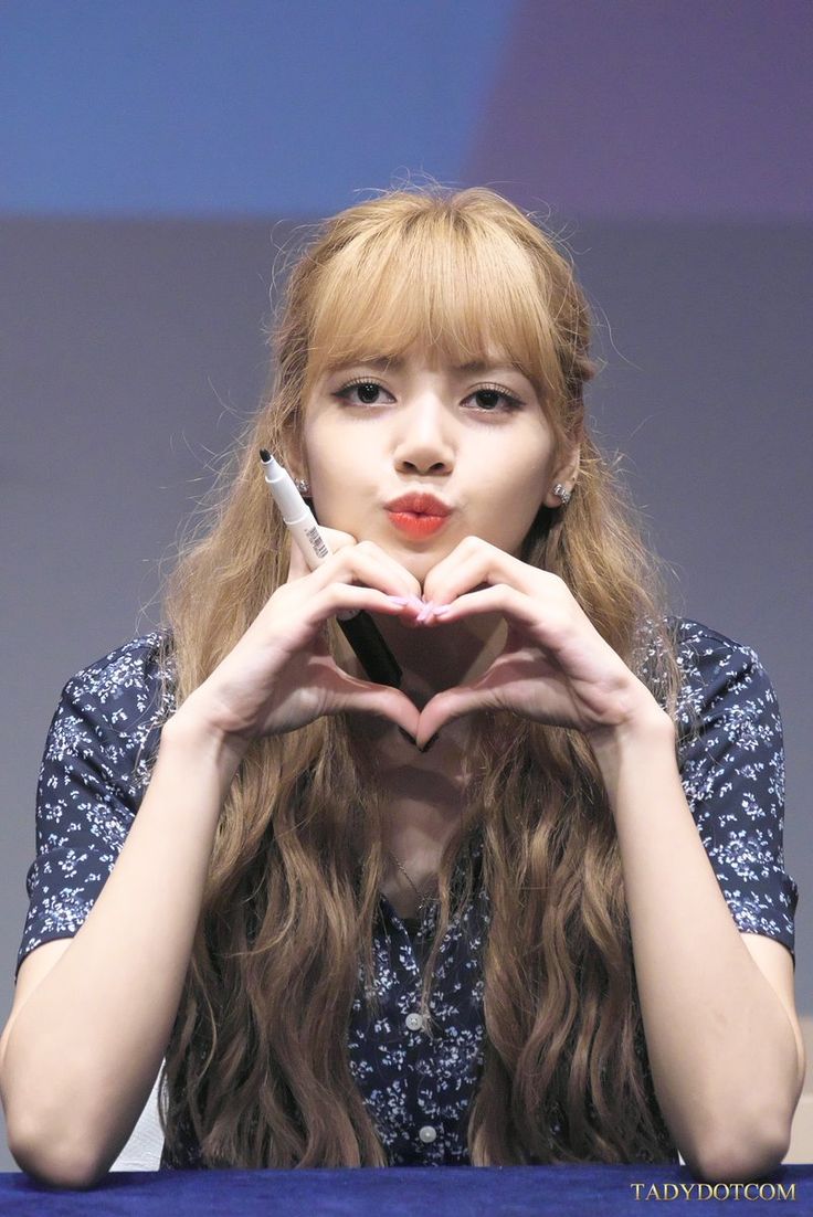YG TREAT LISA EQUALLY
#BeFairToLISA
#YGTalkToUs
