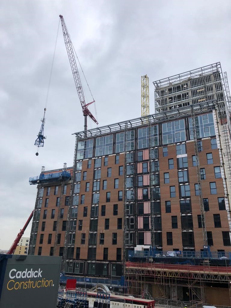 CaddickConst's tweet photo. At the weekend we achieved another Key Milestone at Moda, New York Square, @soyoleeds with the removal of tower crane 2 from Blocks E and F.
#loveconstruction #SOYOLeeds #BTR #livethemodalife
@CaddickGroup
@DLGarchitects
@burohappold
@RBALeedsLtd
@LiveTheModaLife https://t.co/D5iBQezCAR