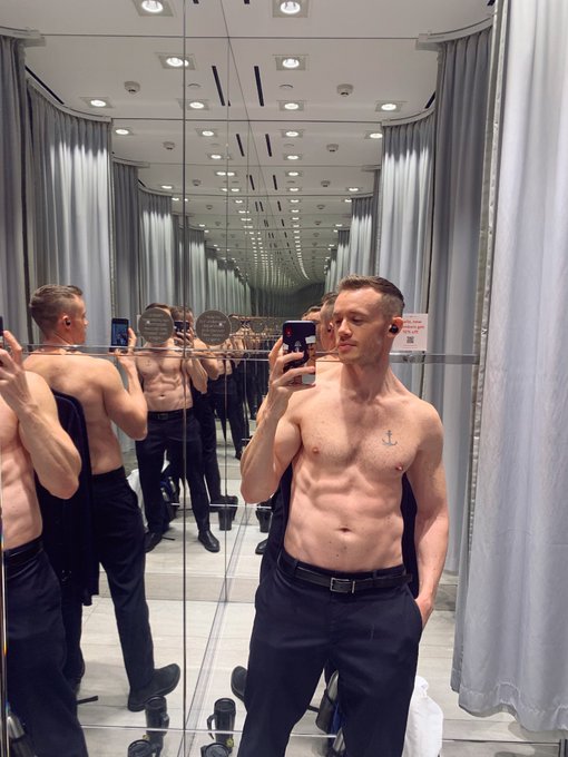 Buying new tops as I have too many bttms ??? https://t.co/s5kLDek6jE
