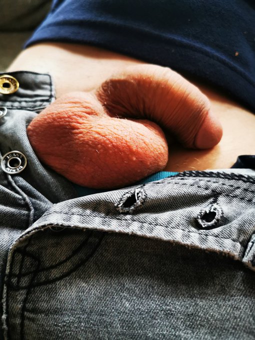 2 pic. Who want to make this cock hard? ?? https://t.co/xDvBPZSFYc