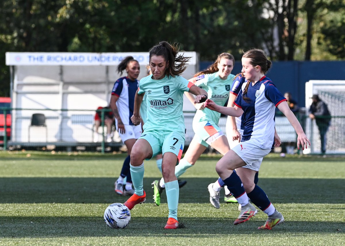 HTAFCWomen's tweet photo. 👀 We are getting close to 6,000 followers!

Can we get to the milestone by the end of the day?

Follow 👉 @HTAFCWomen 
#htafc #htwfc #WeAreNational https://t.co/KjWshTYhSt