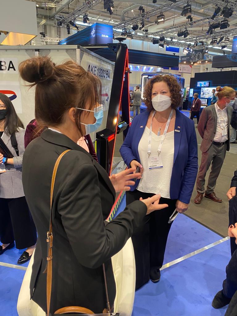 Delighted that #trudyharrison MP spent so long today on the UK stand @ITSHamburg2021 It was a pleasure introducing her to SMEs funded by @innovateuk or @GeospatialC or members of @its_uk_org supported by @TransportForWM
