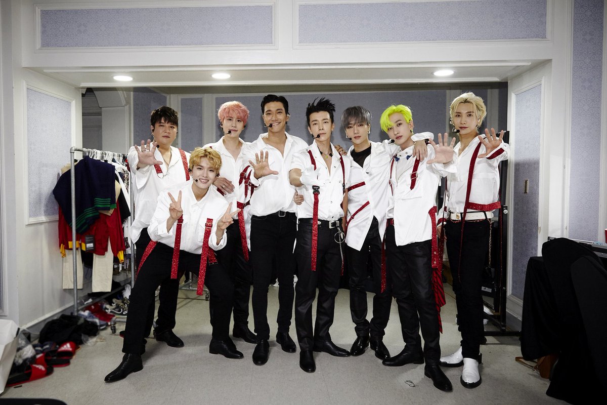 TimeWithSUJU's tweet photo. 211012 Super Junior Official Twitter Update 

#슈퍼주니어 #SUPERJUNIOR #SUPERSHOW8 #INFINITE_TIME #Day1 @SJofficial ✋🏻💙 https://t.co/r2EDQHNh7M