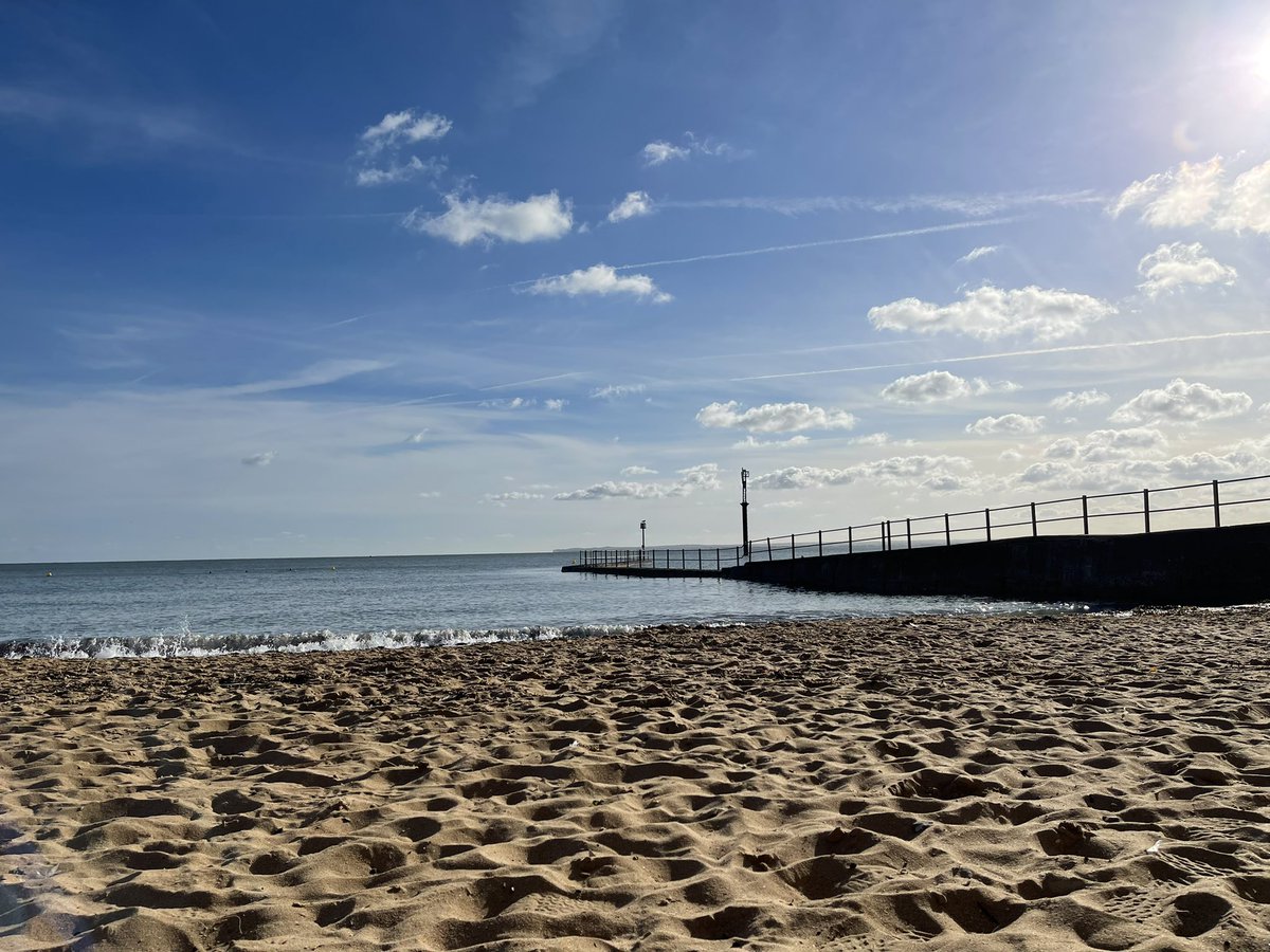 TaraAbidi's tweet photo. Beautiful Ramsgate yesterday. Lovely warm day. #ramsgatebeach #ramsgate #sea #stunningviews #clouds #sunset #chillingout #metime #seaair #seasideselfie #oct2021 https://t.co/iBHJxmEHb5