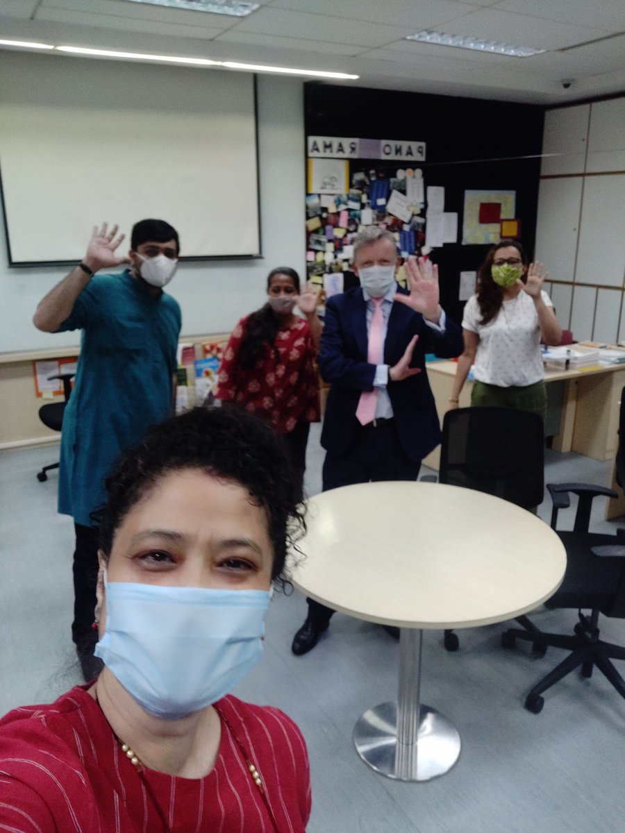 Manju_Upadhyaya's tweet photo. Broad smiles behind the masks! IB Office abuzz with the thrill of #safereopening after 20 months of #onlinelearning. @oismumbai @murphypmj https://t.co/uddl6sn1mK