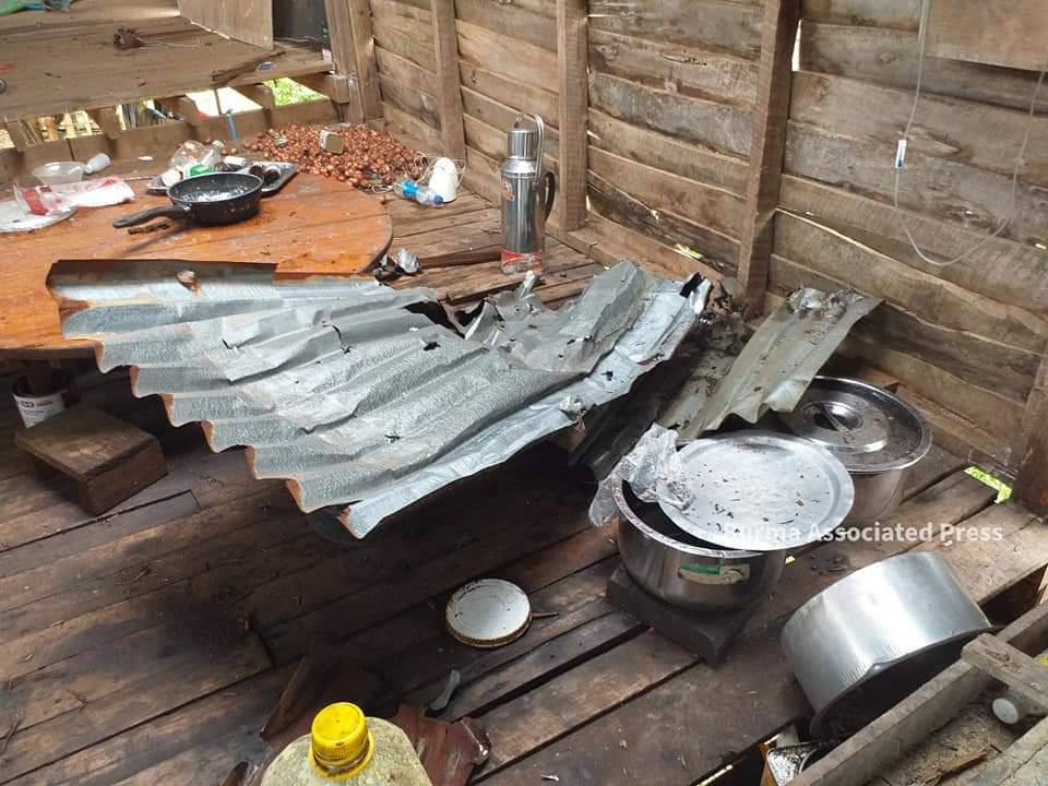 KhantNy28683547's tweet photo. Clashes bet: SAC &amp; alliance of KNLA &amp; DKBA near #Ywarthit village, #Kawkarate Tsp since this morning &amp; civilians’ houses were destroyed due to SAC’s heavy artillery shells &amp; locals are fleeing in fear.
#ASEAN_RejectSAC 
#Oct12Coup
#WhatsHappeningInMyanmar https://t.co/MqR6l2wlNL