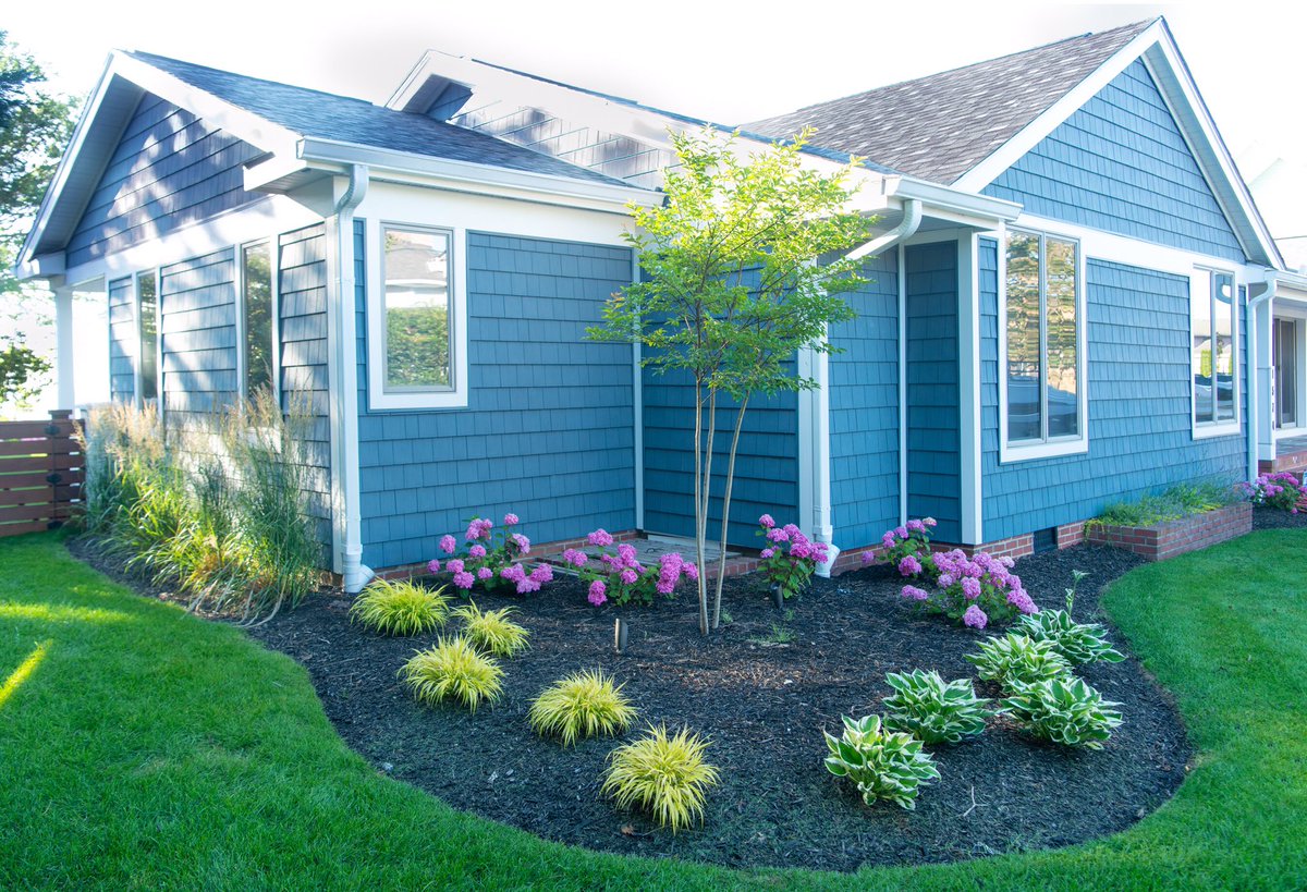 CLWlandscape's tweet photo. Landscaping can make all the difference! Check out the before pictures 🌾 https://t.co/423PNvWY0F