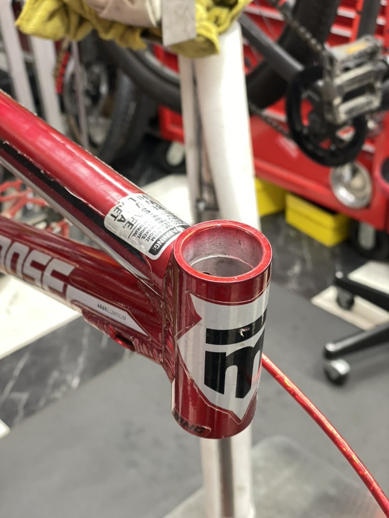 astbikes's tweet image. 折角カーボンフォークを入れるなら、ヘッドセットはキッチリと下処理してインストール💯
#Mongoose #boxcomponents #Bombshell #Maxxis #astbikes #astforest #埼玉 #和光 #秩父 #所沢 #さいたま #川口 #練馬 #板橋　#街のpaypay祭
