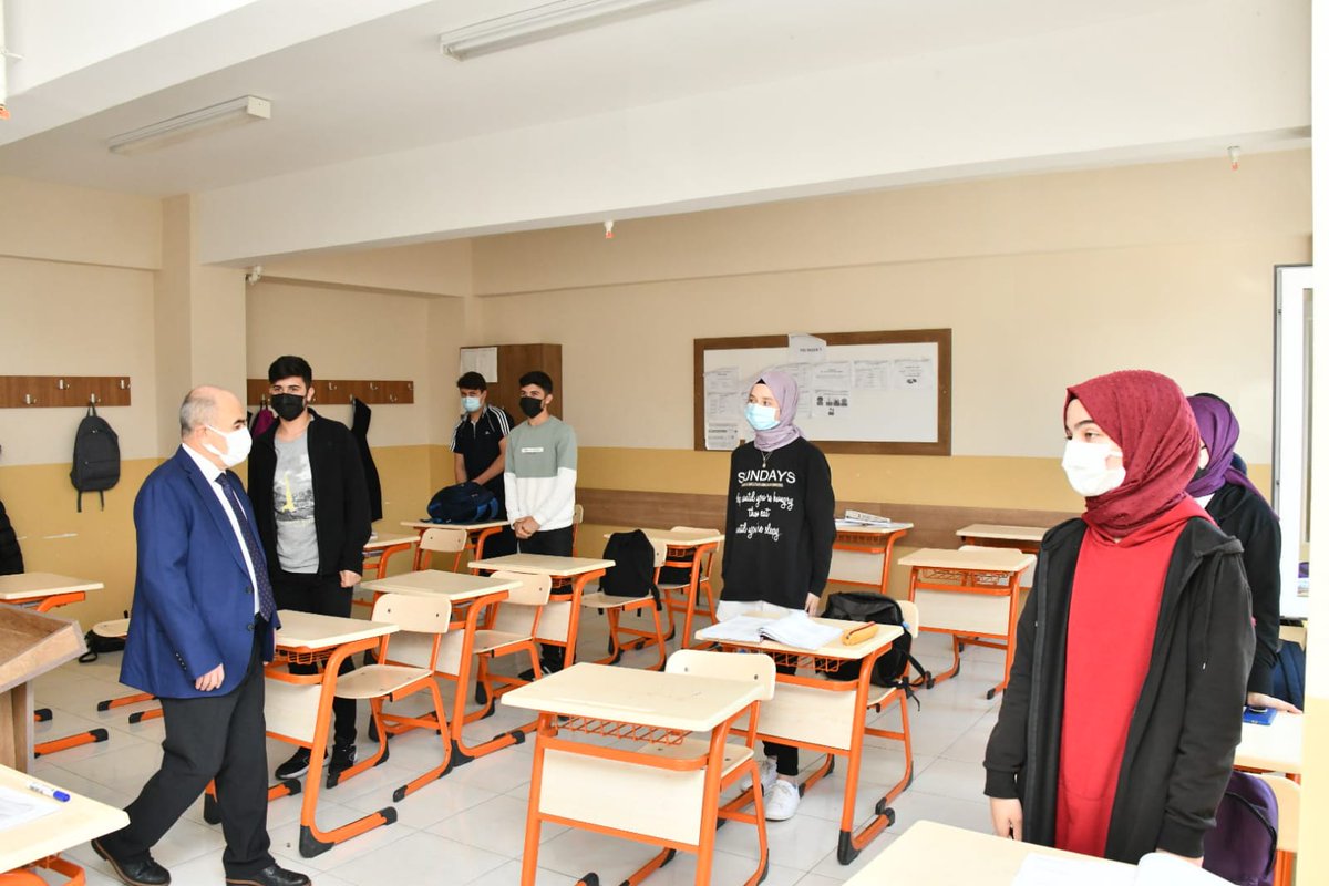 Valimiz Sayın Doç. Dr. Zülkif Dağlı ve İl Milli Eğitim Müdürümüz Murat Yiğit, Salıpazarı Anadolu İmam Hatip Lisesi bahçesinde bulunan aşı uygulama alanını ziyaret ederek öğretmen ve öğrencilerimizle bir araya geldi. 
<a href="/tcmeb/">Millî Eğitim Bakanlığı</a> <a href="/zulkifdagli/">Doç. Dr. Zülkif Dağlı</a> <a href="/gokhanmurat1/">Murat YİĞİT</a>