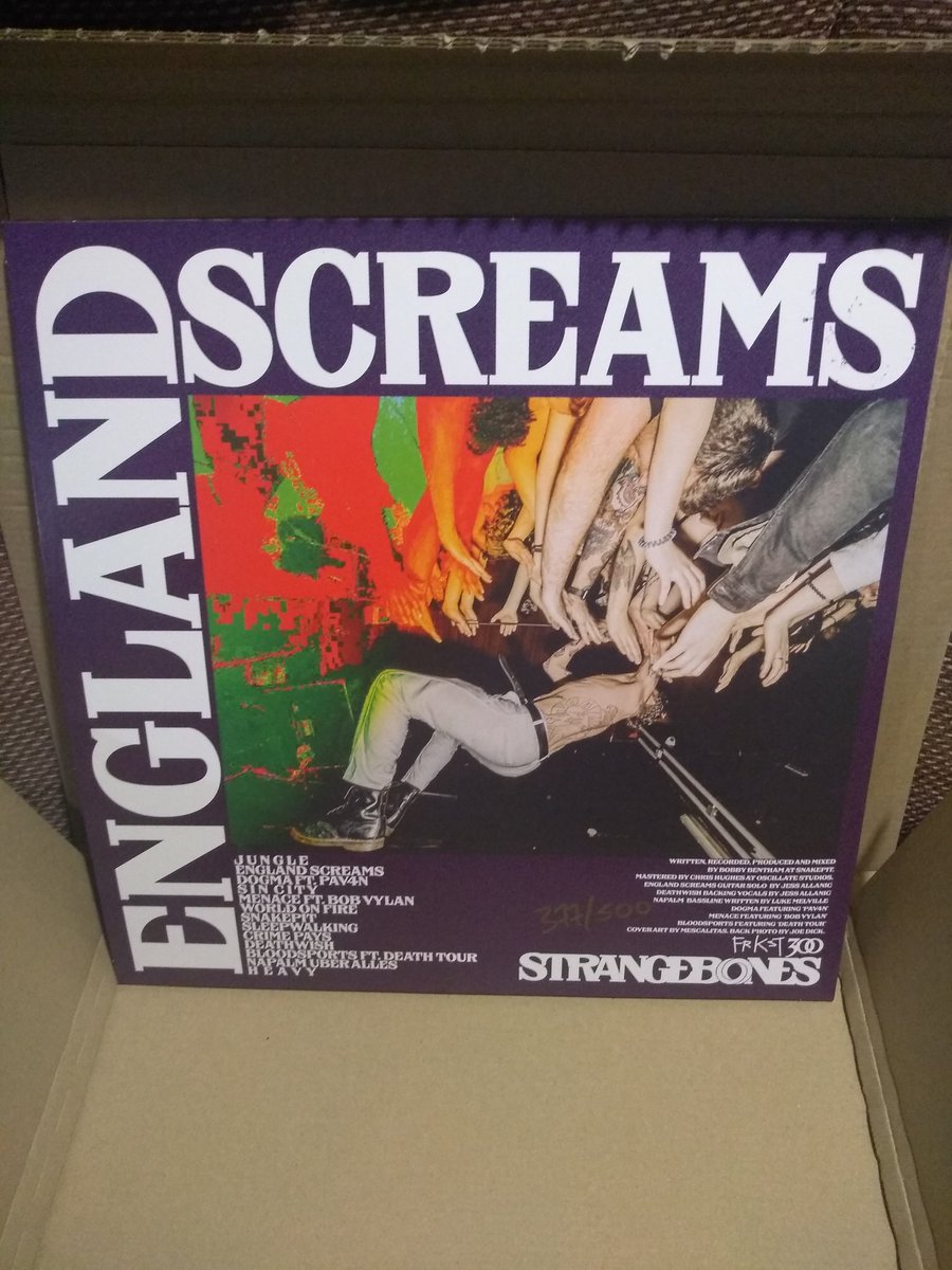 ch33sl3y's tweet photo. Mmmmm, unexpected vinyl delivery! 🤤 @STRANGEBONES #englandscreams #vinylrecords #vinylcollection #strangebones https://t.co/8hlb83PMPF