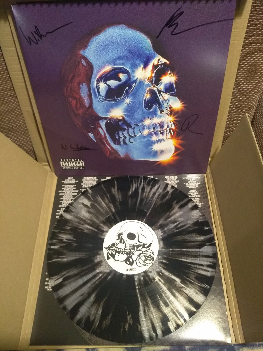 ch33sl3y's tweet photo. Mmmmm, unexpected vinyl delivery! 🤤 @STRANGEBONES #englandscreams #vinylrecords #vinylcollection #strangebones https://t.co/8hlb83PMPF