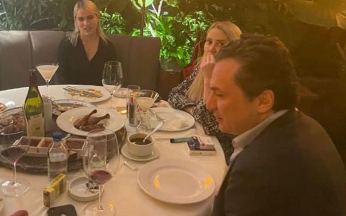 MexMejor's tweet photo. Momento exacto
en que Lozoya hace
añicos la investidura presidencial que tanto cuida AMLO, de veras que inconsciente.
Esto si calienta.
#Mañanera #LillyTellez #marcastro #gertz #hunan #lopezverguenzamundial https://t.co/MyXoKdJXIq