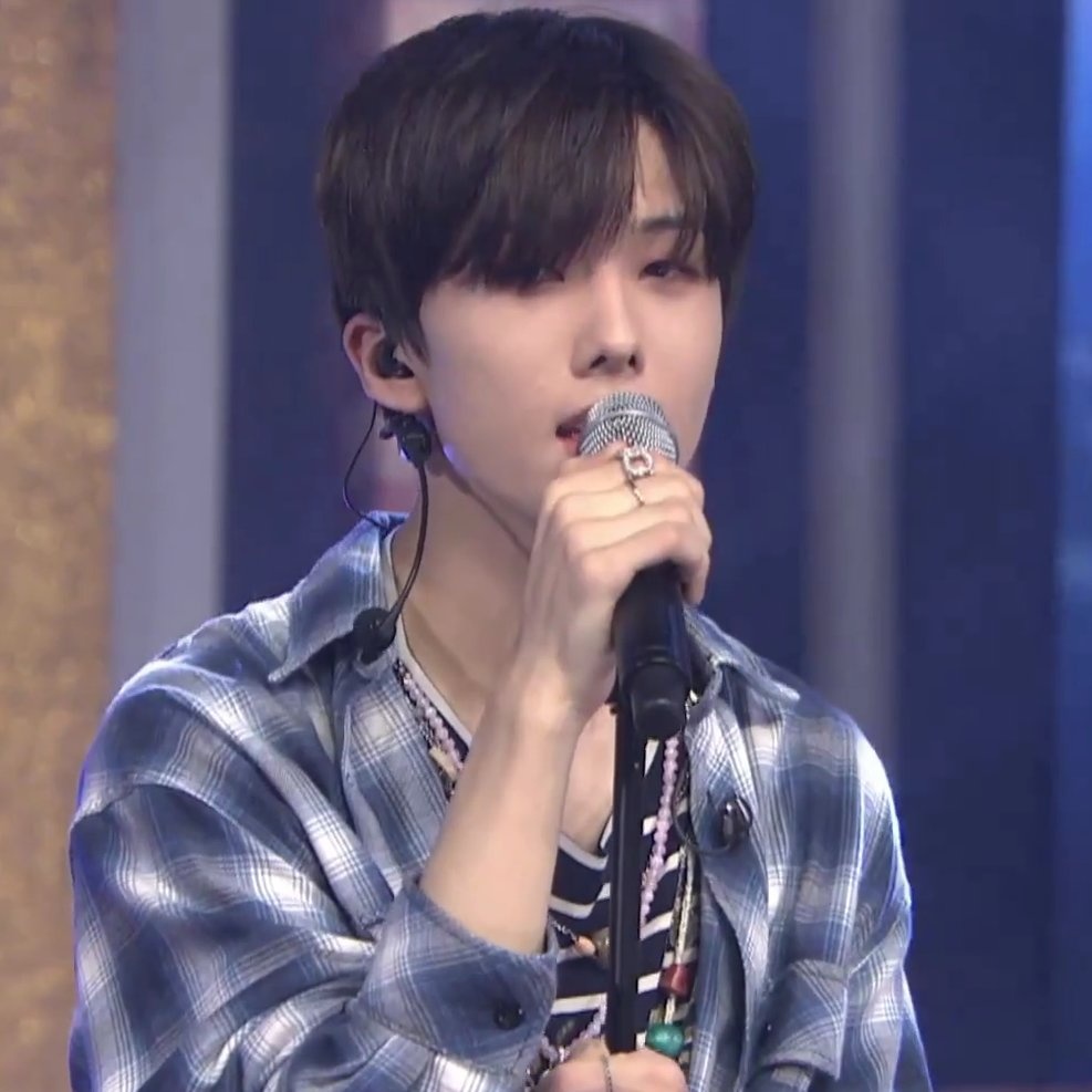 จีซองหล่อขึ้นทุกวันทุกวินาทีจริงๆวะ ขยับตัวก็หล่อไม่ไหวแล้ว แงงงงงนุชอบเขาค่ะแม่