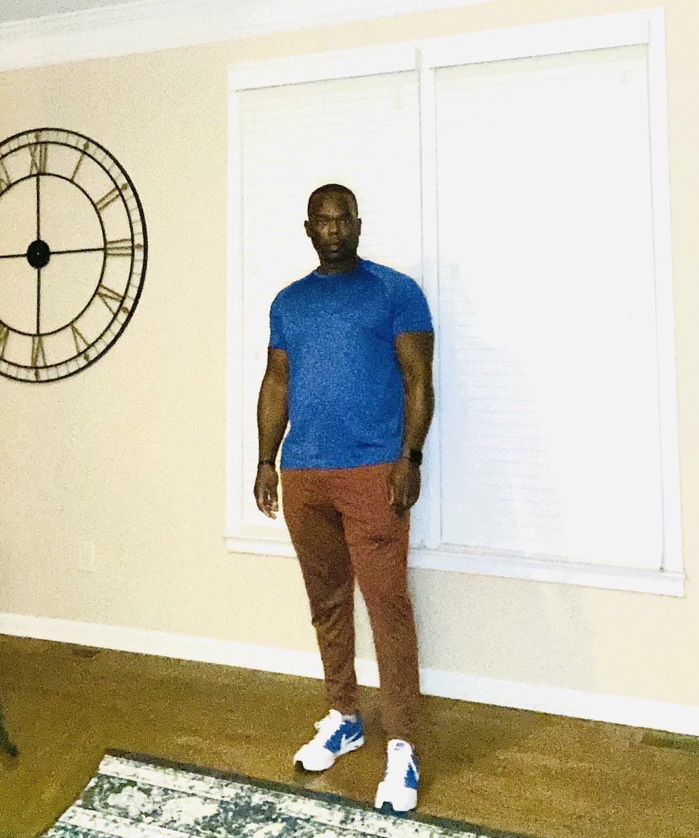 Learningtob1st's tweet photo. Good morning family!!! Happy peppy Tuesday!!! Back on this workout grind but going in the mornings this week. I actually like mornting workouts better. This might become a regular thing. #chestntriceps #amworkout #219lbs #stilldroppingweight #learning2b1st https://t.co/sK1TlVh8Qj