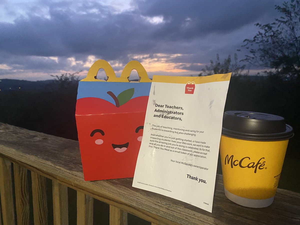 tillery_beth's tweet photo. Thank you McDonalds for loving us a teachers a little extra! With all the trials and challenges the past few years this is such a sweet gesture! #mcdonalds #howellhornets #rhesstemschool https://t.co/neUlaN6HNw