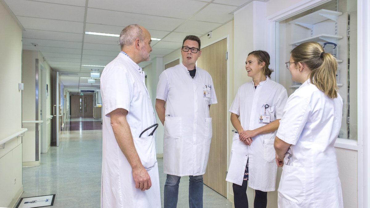 Ben jij (binnenkort) basisarts en wil je werken op een breed georiënteerde afdeling in een topklinisch ziekenhuis (STZ)? Dan is een baan als #ANIOS #interne #geneeskunde in Gelre #Apeldoorn echt wat voor jou! Lees meer en reageer snel via bit.ly/3v5UY9p. #vacature