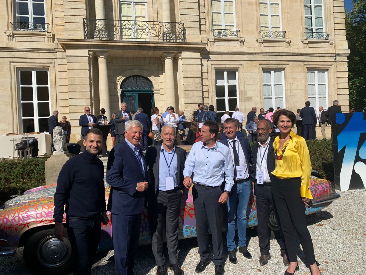 Avec <a href="/GeoffroyRDB/">Geoffroy Roux de Bezieux</a> @patrick01martin <a href="/dcarlach/">Dominique Carlac'h</a> <a href="/J_LucMonteil/">Jean-Luc Monteil</a> à Bordeaux où nous retrouvons les 122 Medef territoriaux et 95 fédérations professionnelles pour 2 jours d'échanges qui préparent nos actions futures.

Merci <a href="/medefgironde/">MEDEF Gironde</a> et <a href="/bernardmagrez/">Bernard Magrez</a> pour l'accueil ! 

<a href="/medef/">Mouvement des Entreprises de France</a>