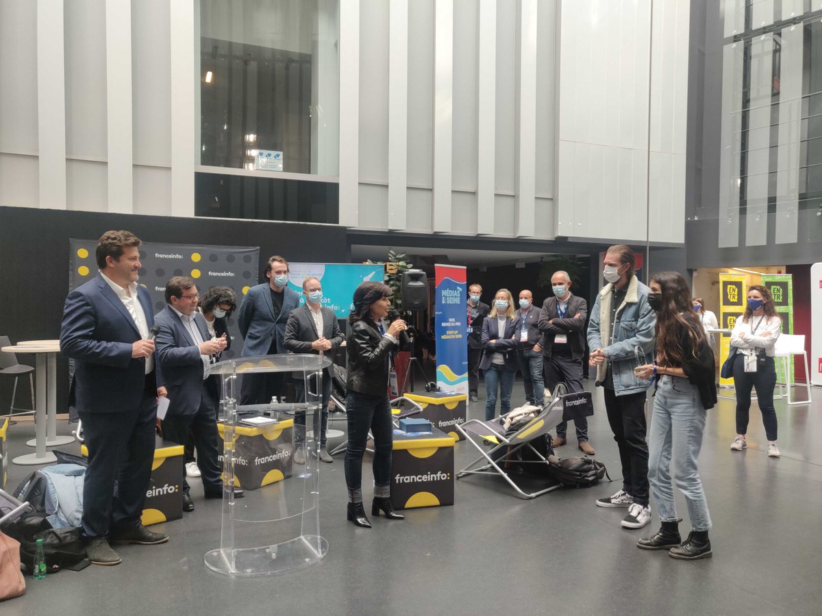 MediasEnSeine's tweet photo. À travers le #PrixStartup de #MédiasEnSeine, @Franceinfo & @LesEchos récompensent les startups engagées dans l'avenir des médias et de l'info.
👏Bravo à @Climaxfr, gagnant du prix startup de cette édition🏆
Mention à spéciale à #Natif.
En partenariat avec @BNPParibas & @creatis_ https://t.co/YWVwlRa7Kc