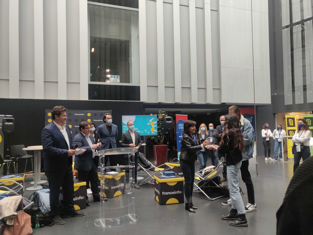 MediasEnSeine's tweet photo. À travers le #PrixStartup de #MédiasEnSeine, @Franceinfo & @LesEchos récompensent les startups engagées dans l'avenir des médias et de l'info.
👏Bravo à @Climaxfr, gagnant du prix startup de cette édition🏆
Mention à spéciale à #Natif.
En partenariat avec @BNPParibas & @creatis_ https://t.co/YWVwlRa7Kc