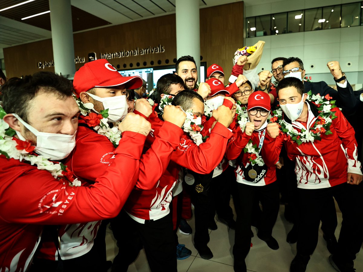 gencliksporbak's tweet photo. 🇹🇷 Büyük gurur!

İtalya'da gerçekleştirilen Down Sendromlular Avrupa Oyunları'nda 16 altın🥇, 22 gümüş🥈ve 14 bronz🥉madalya kazanan milli sporcularımız yurda döndü.

Tebrikler takım! 👏 https://t.co/awHTDevkcv