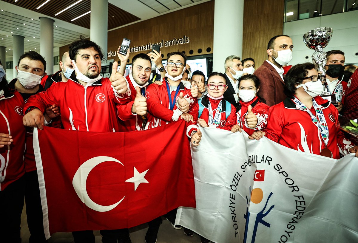 gencliksporbak's tweet photo. 🇹🇷 Büyük gurur!

İtalya'da gerçekleştirilen Down Sendromlular Avrupa Oyunları'nda 16 altın🥇, 22 gümüş🥈ve 14 bronz🥉madalya kazanan milli sporcularımız yurda döndü.

Tebrikler takım! 👏 https://t.co/awHTDevkcv