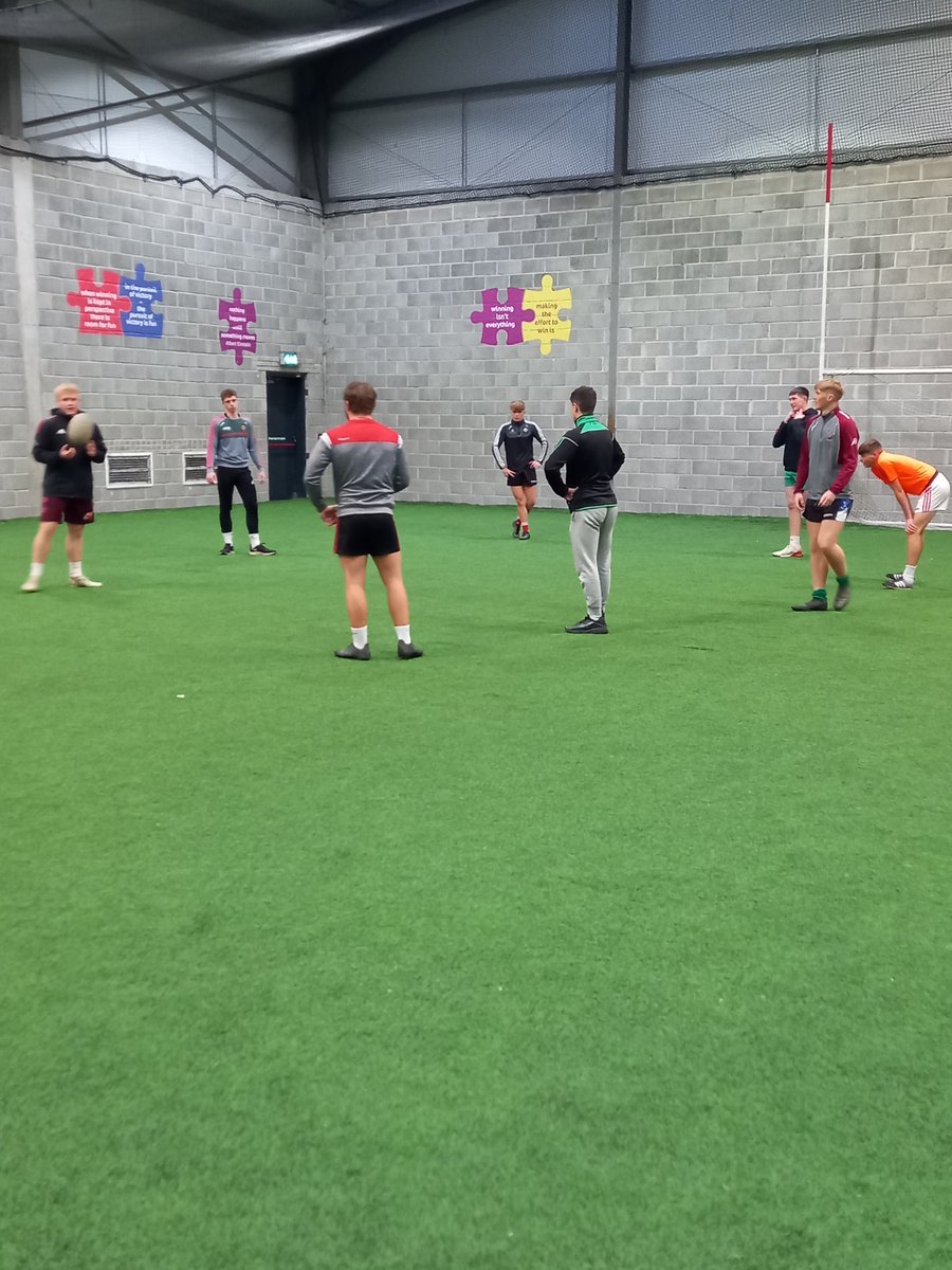 CBSRugbyCharlev's tweet photo. Early morning training session in preparation for our first round of the Senior Cup on Thursday @CBSCharleville @charlevillerfc https://t.co/kZs1XPADhx