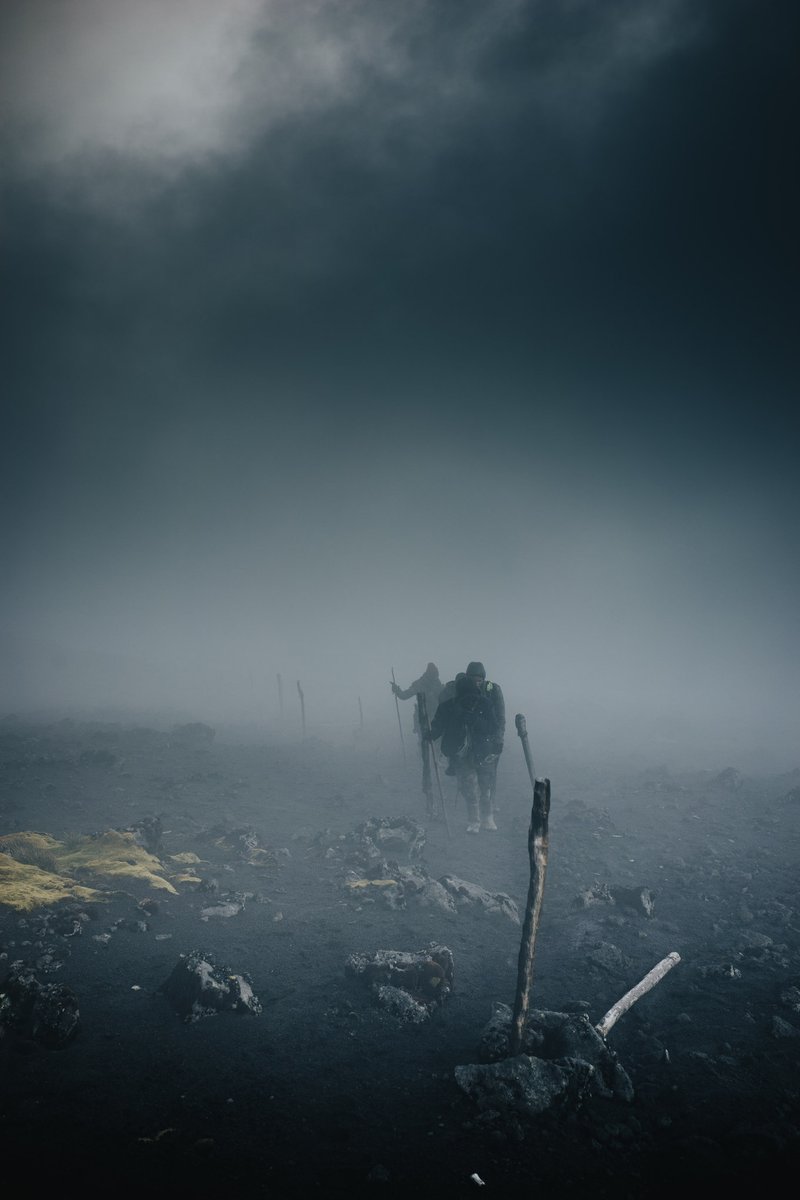 LesOthers's tweet photo. Au Rwanda, le mont Karisimbi domine la chaîne du Virunga et tout le pays de ses 4 507 mètres d’altitude.⁠ Une montagne que Joseph d’Arrast à décidé de gravir avec quelques amis 🌋

Une aventure à lire juste ici 👉 https://t.co/l3E5hUpW4F https://t.co/ZDUJkkMEMJ