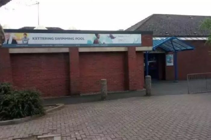 Kettering_Swim's tweet photo. Kettering's swimming pool. 37yo. Roof leaks. No learner pool. 4sqm water per 1000 residents. 1/3 national average & 1/3 of neighbours. #Kettering deserves better. @Swim_England @NNorthantsC @NTelegraph @SmithersJason @HelenVMHowell #newpoolforkettering #LifeWithoutPools https://t.co/qo0vsNsMwA