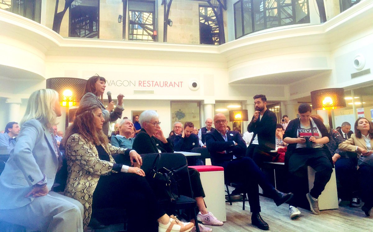 SRosRouart's tweet photo. Fière de la réussite du #CongresTdP surtout fière que le combat mené avec @ITolleret sur les gouvernances paritaires y ait un effet immédiat 👉 un binôme paritaire est élu, Félicitations 👏 :
@olivierdussopt pdt de #Tdp
@EmmWargon pdte du #conseilnational @TerresDeProgres https://t.co/2IX6jUEj9T