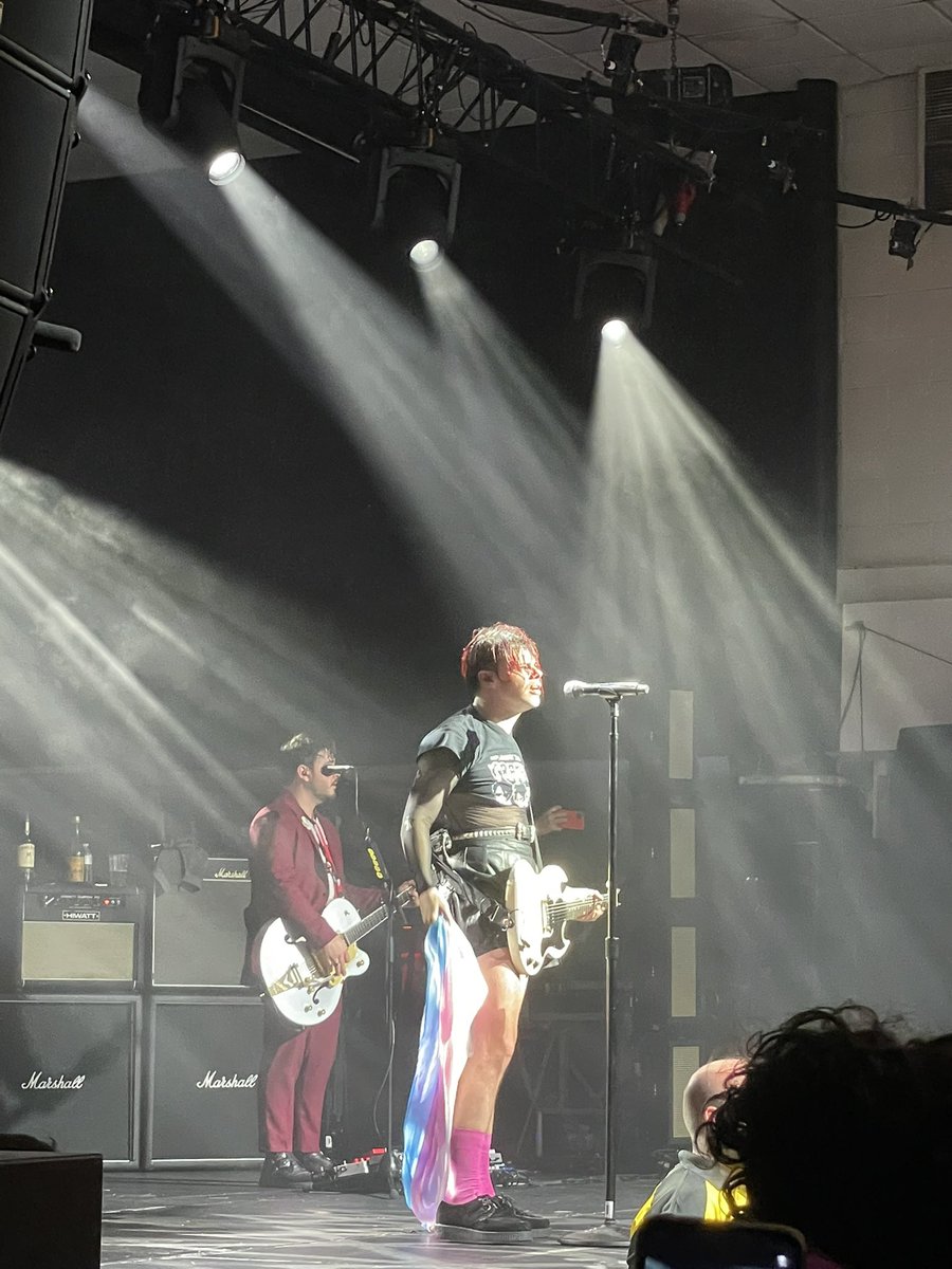 JadeLovesBands's tweet photo. Yungblud Edinburgh- 11/10/21 🥰🏴󠁧󠁢󠁳󠁣󠁴󠁿

#yungblud #yungbludarmy #blackhearts #blackheartsclub #domharrison #lifeonmarstour https://t.co/zykTvBKVKB