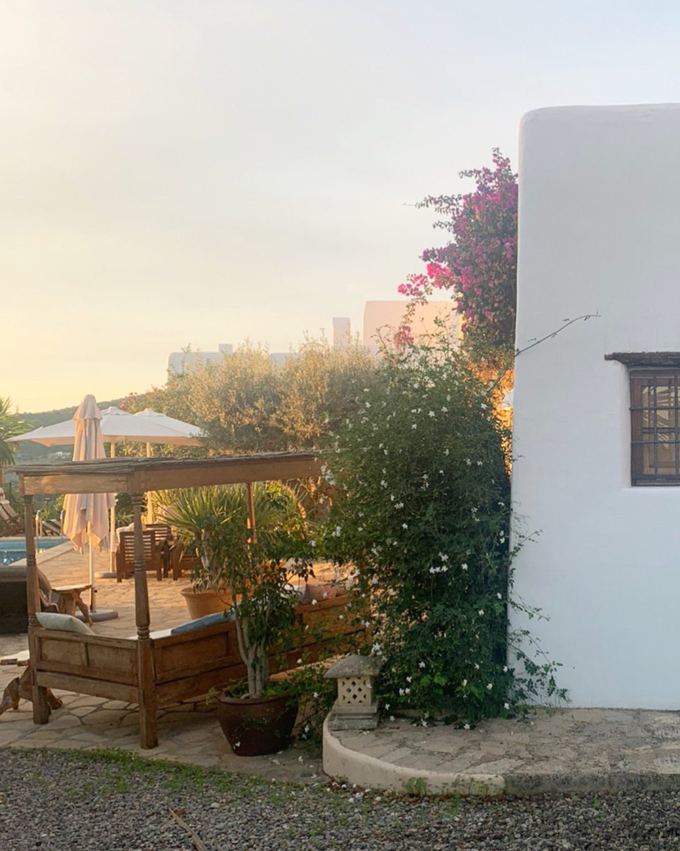 thestyleoffice's tweet photo. Morning magic. // #light #bliss #Ibiza #sunrise #October // #TheStyleOffice #places https://t.co/LjjxKraseD