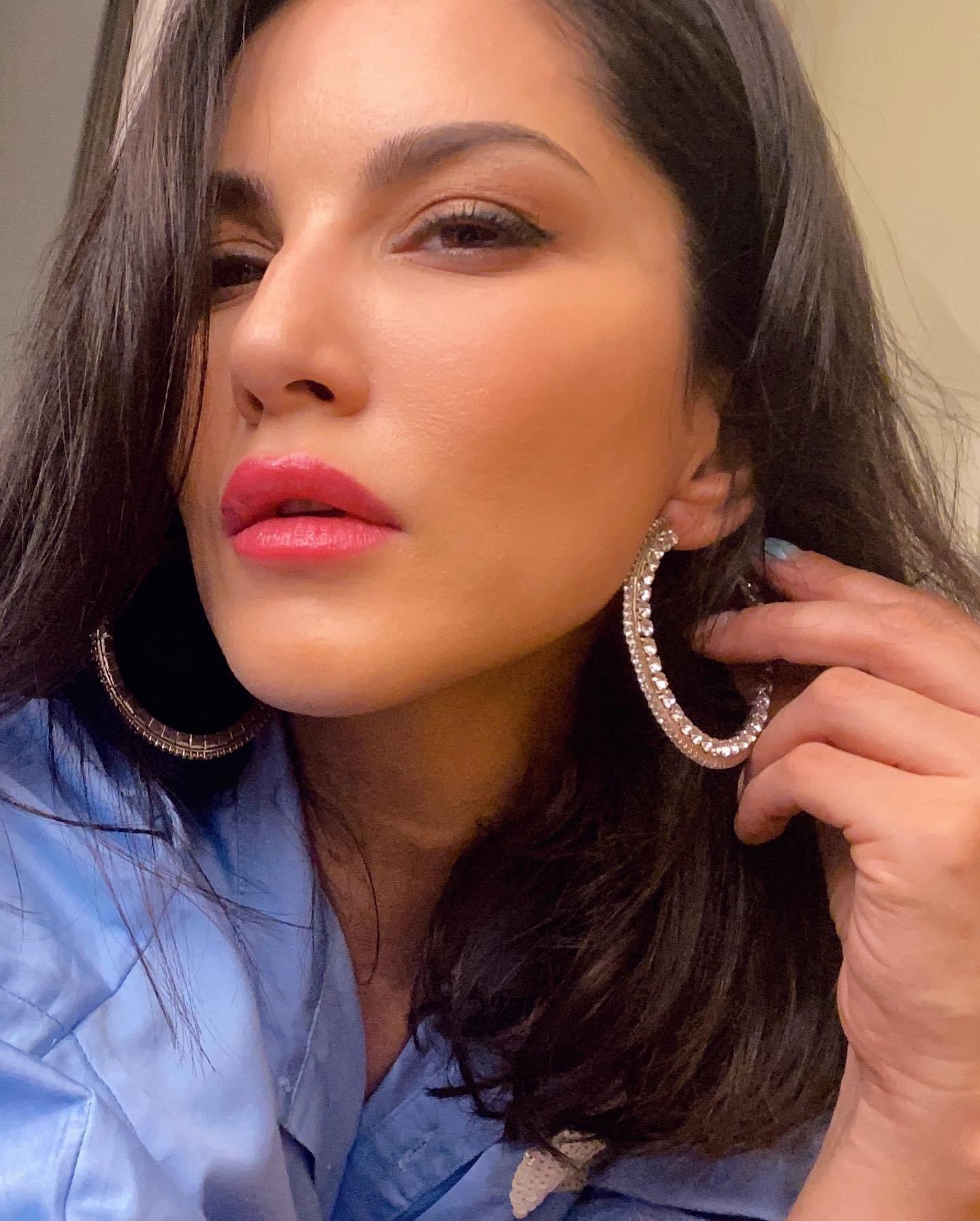 I wanna hear more about your #NFT collection!! Let's chat: https://t.co/9xjrNoQVTx
.
.
.
 #SunnyLeone